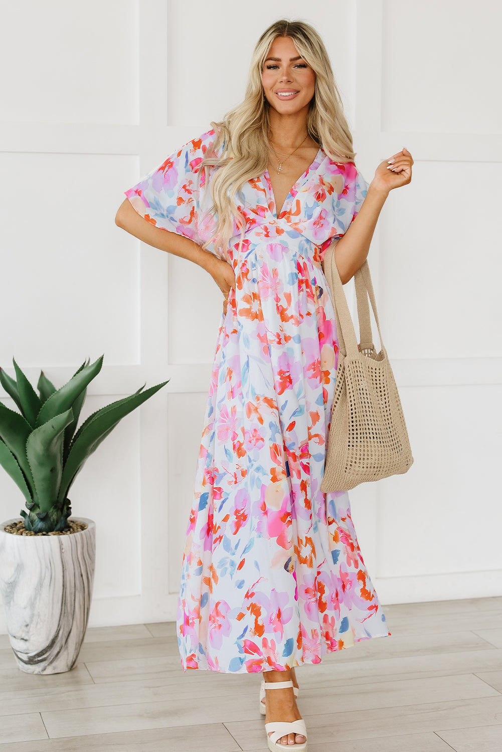 Robe longue multicolore à imprimé floral tropical froncé à col en V