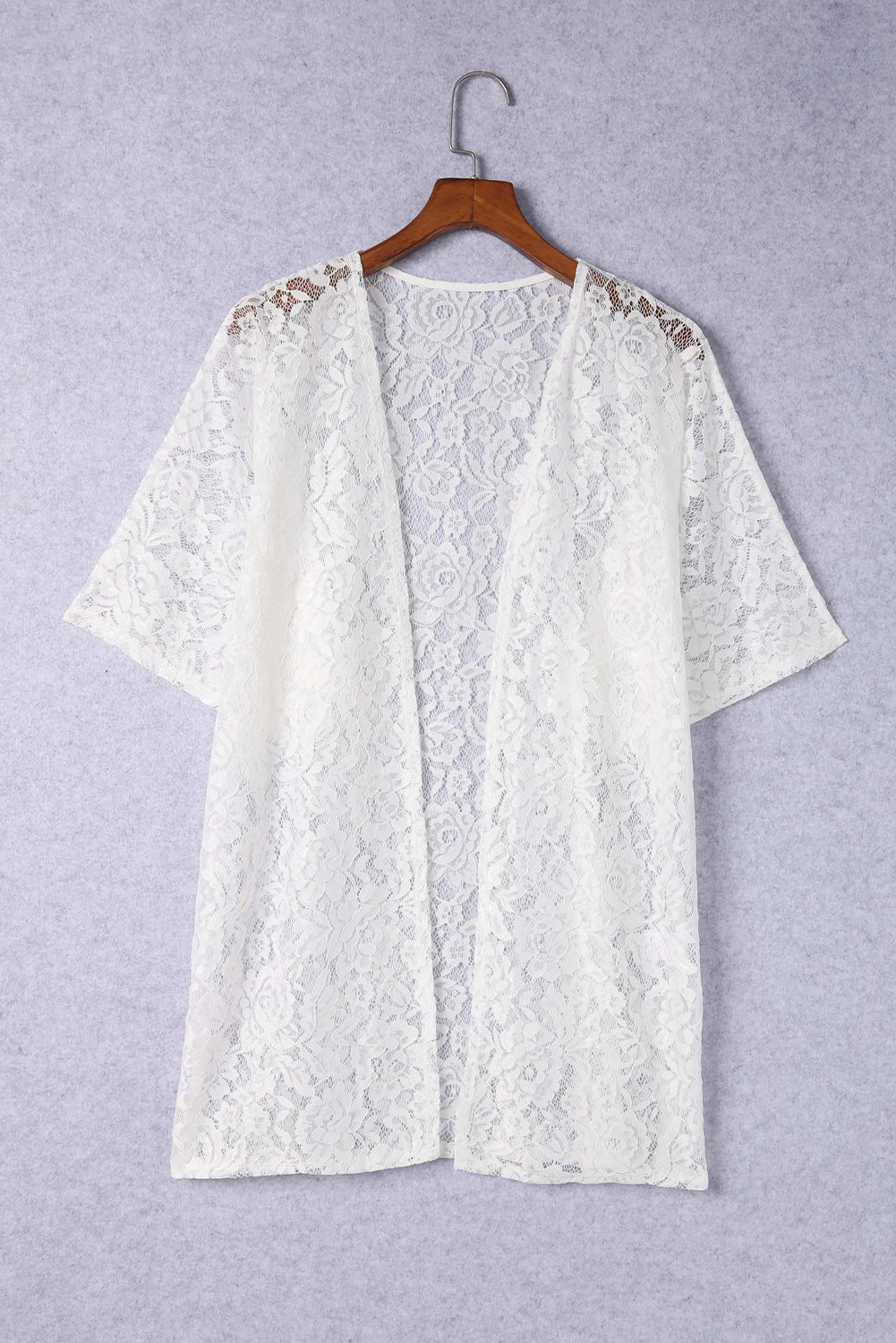 Kimono blanc en dentelle florale au crochet, manches courtes, ouvert sur le devant 