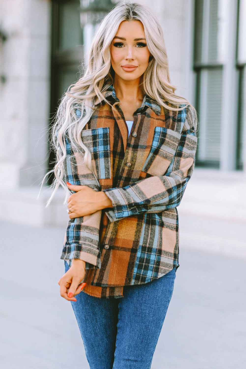 Chemise boutonnée à carreaux marron avec poches