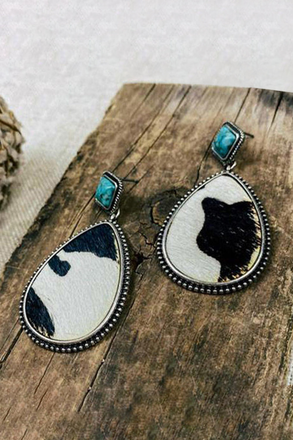 Boucles d'oreilles pendantes turquoise à imprimé vache