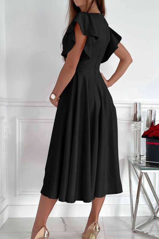 Robe midi portefeuille noire à manches volantées et col en V