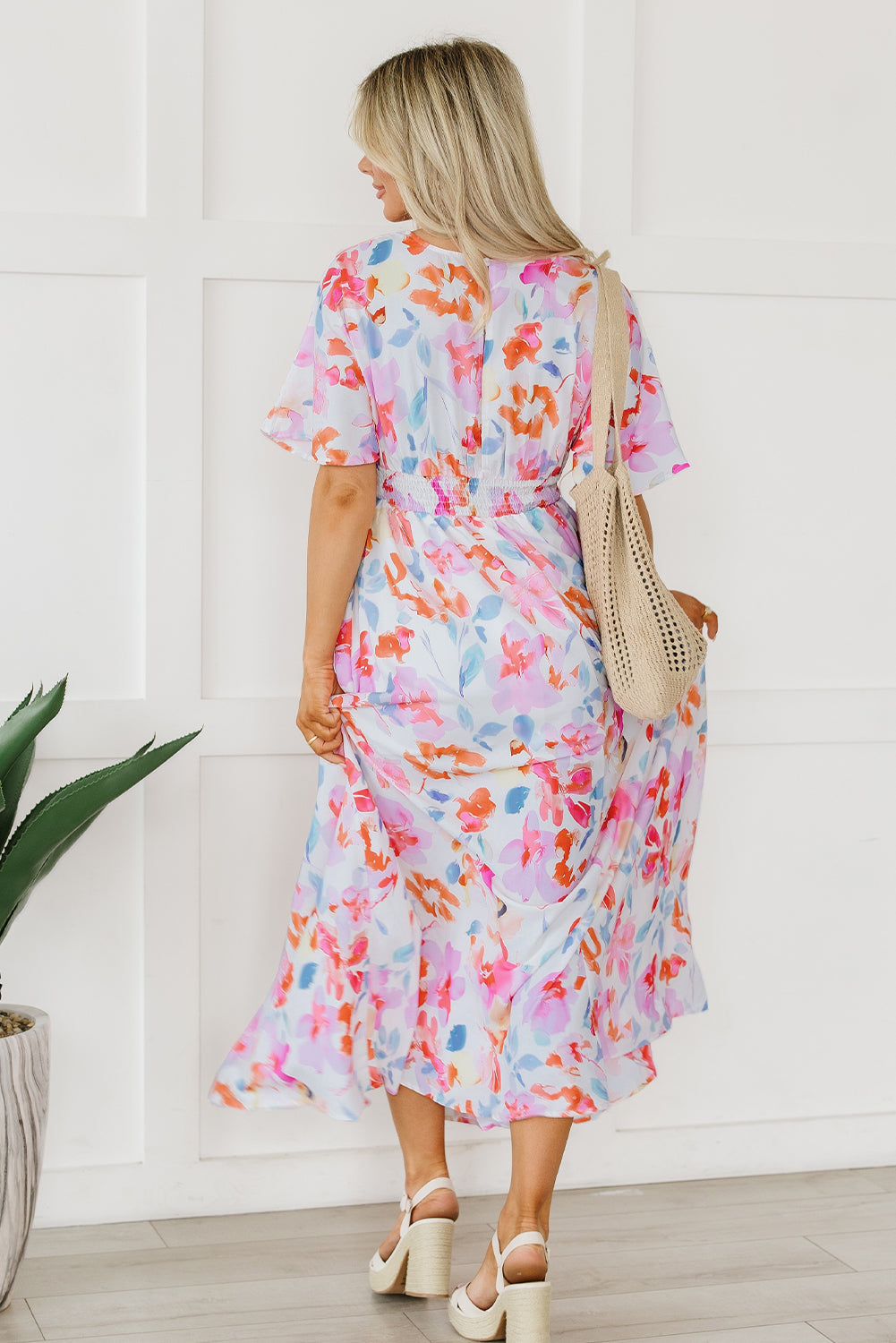 Robe longue multicolore à imprimé floral tropical froncé à col en V