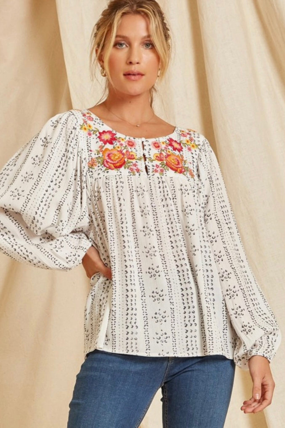 Blouse imprimée brodée beige à manches longues