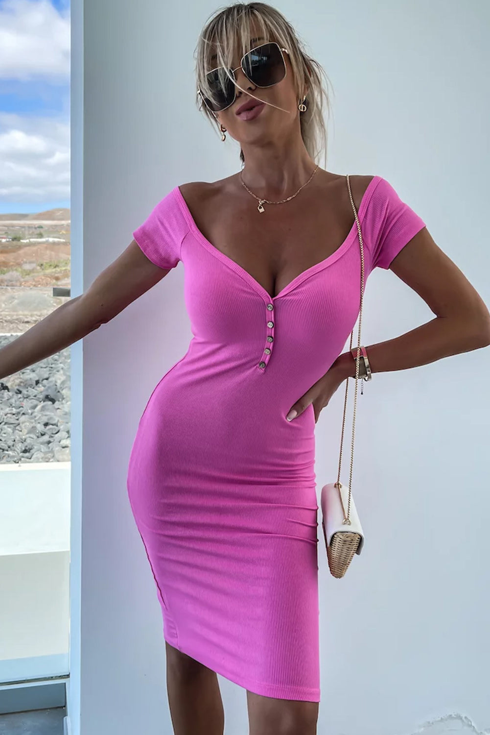 Robe sexy côtelée rose à manches courtes et col en V