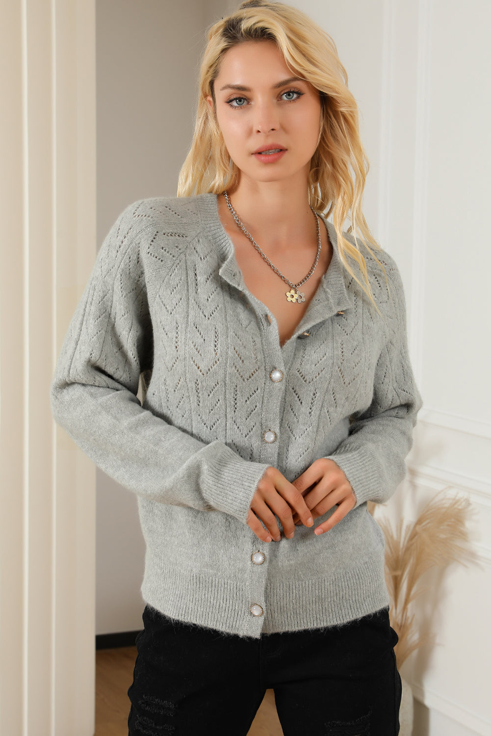 Cardigan en tricot boutonné évidé