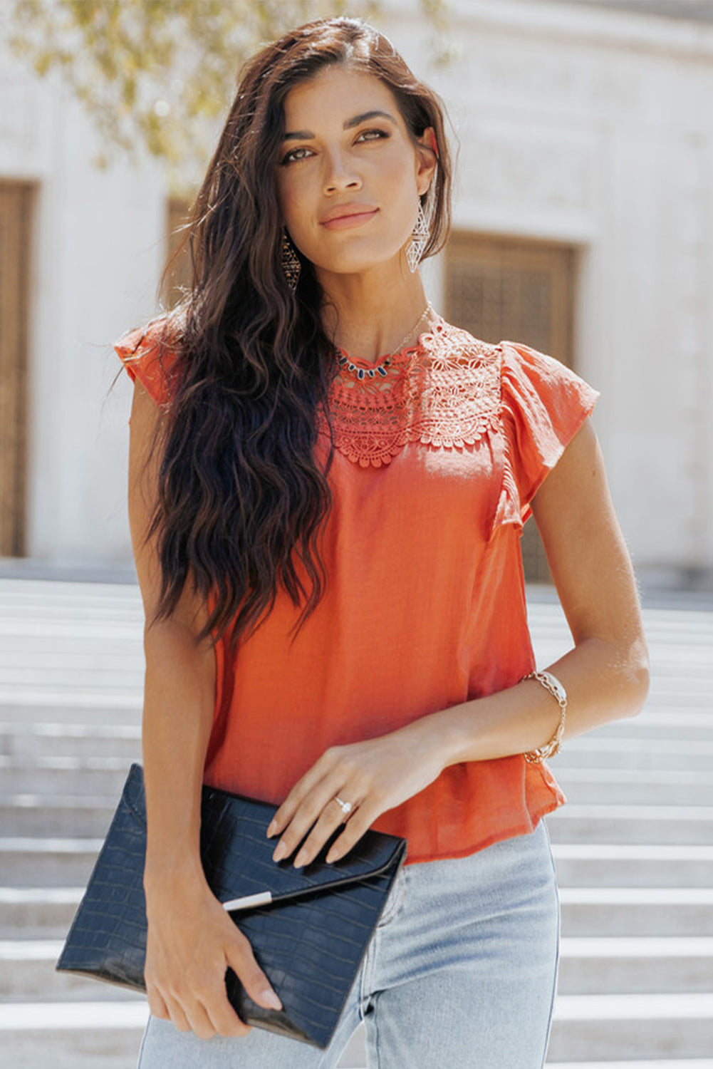 Blouse en tricot à manches volantées et dentelle incrustée