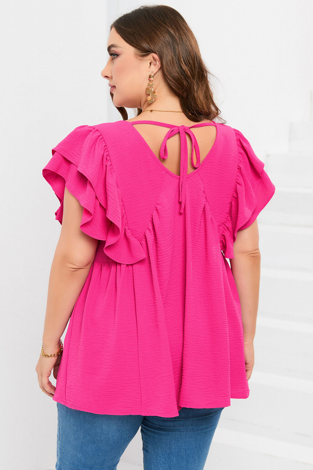 Blouse rose froissée à volants et col en V grande taille