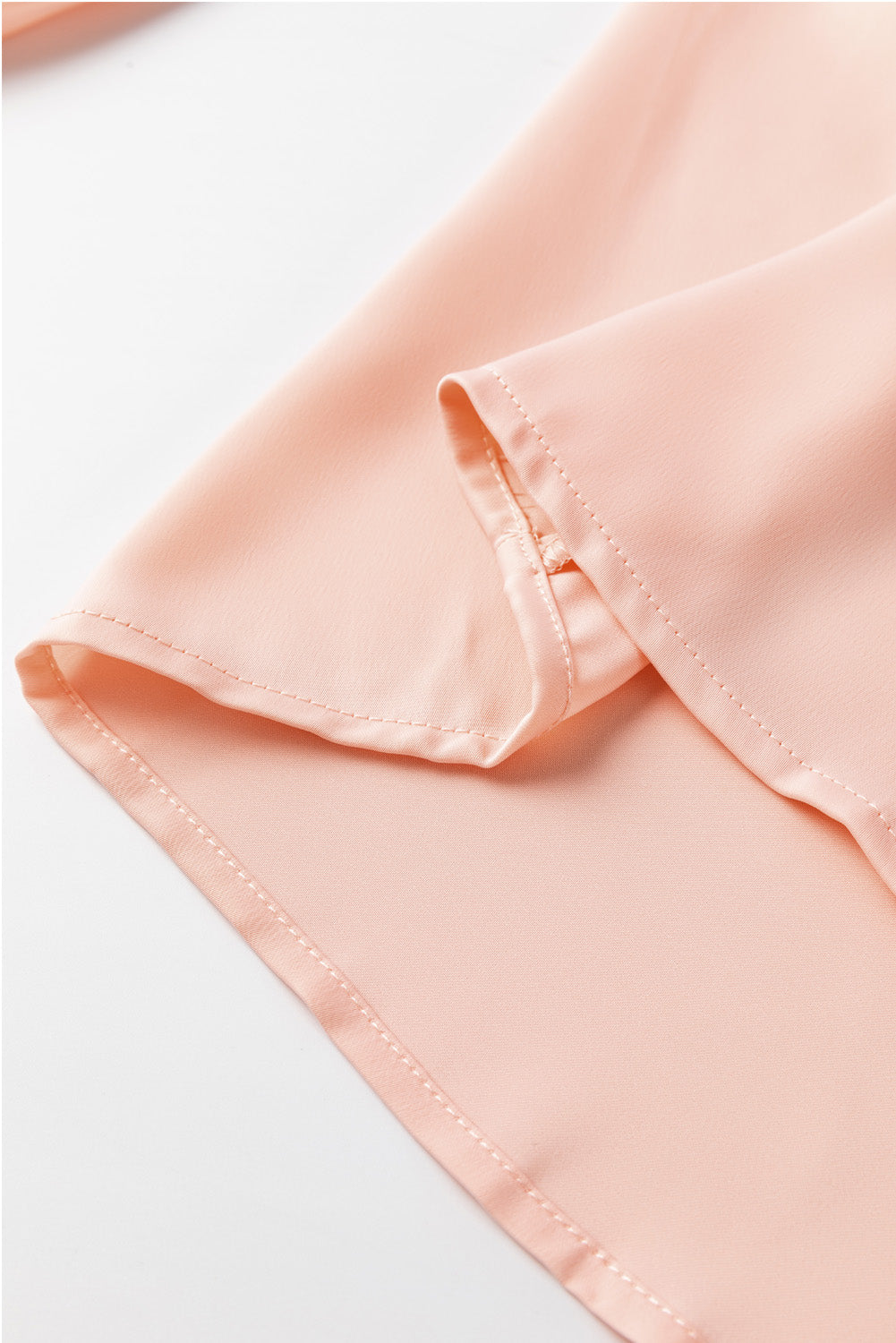 Chemise boutonnée à manches bouffantes et col à revers à volants rose