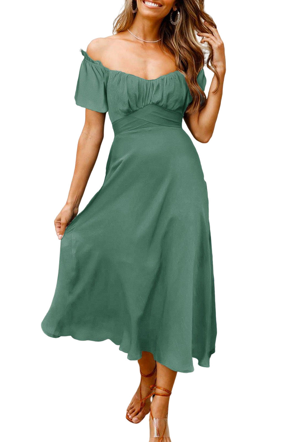 Robe midi verte smockée à épaules dénudées et nouée au dos