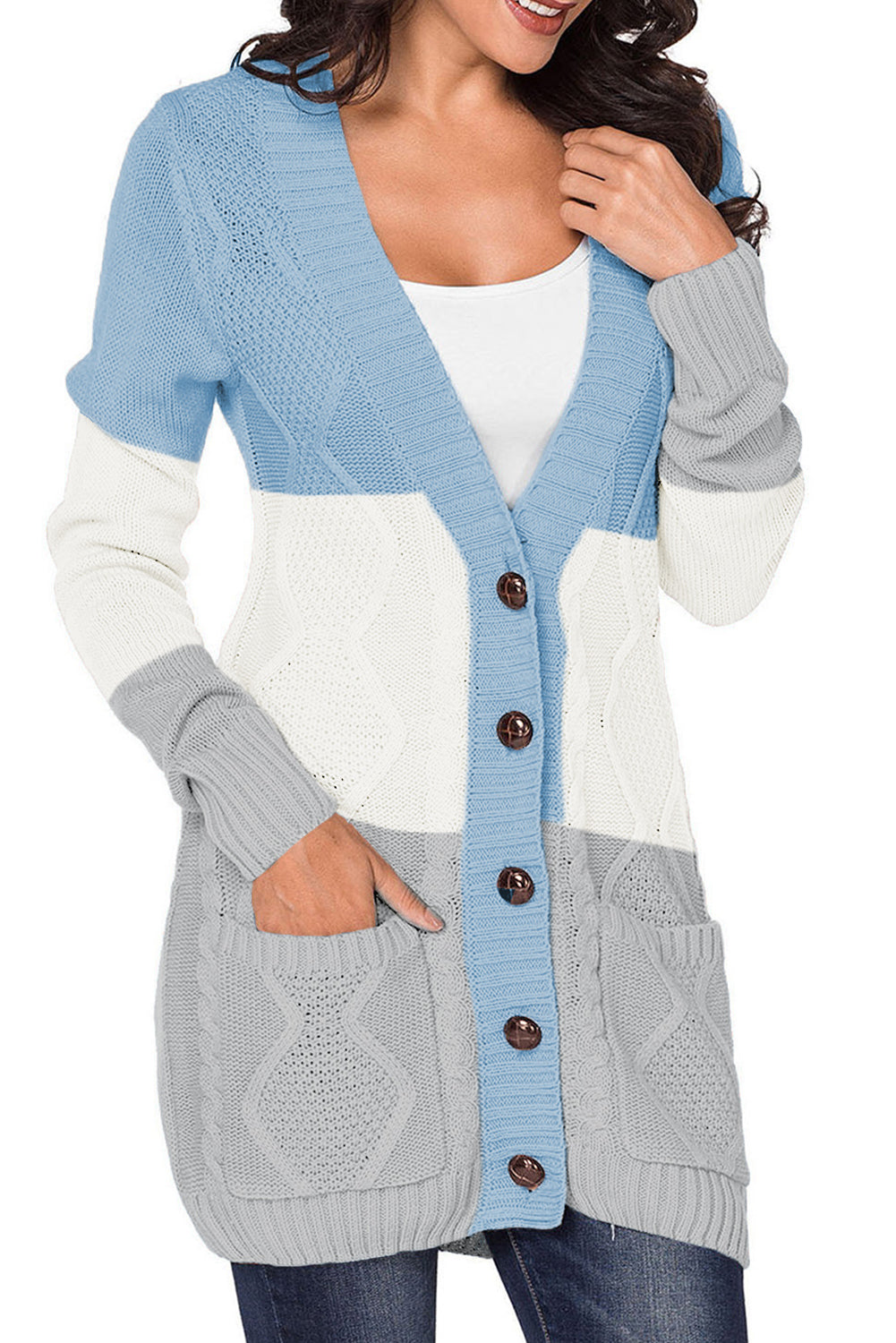 Cardigan gris avec poche avant et fermeture à boutons