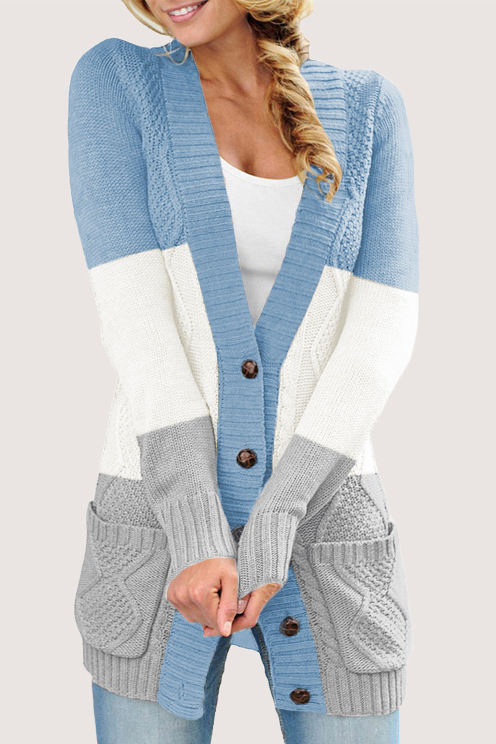 Cardigan gris avec poche avant et fermeture à boutons