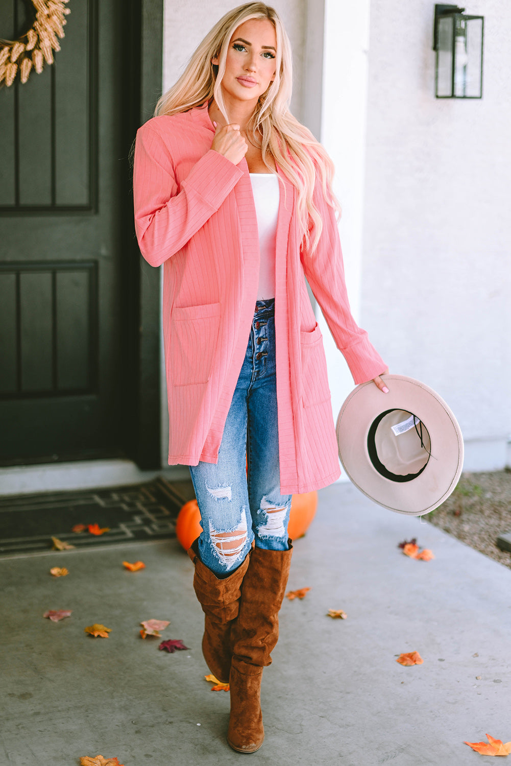 Cardigan en tricot rose ouvert avec poches sur le devant