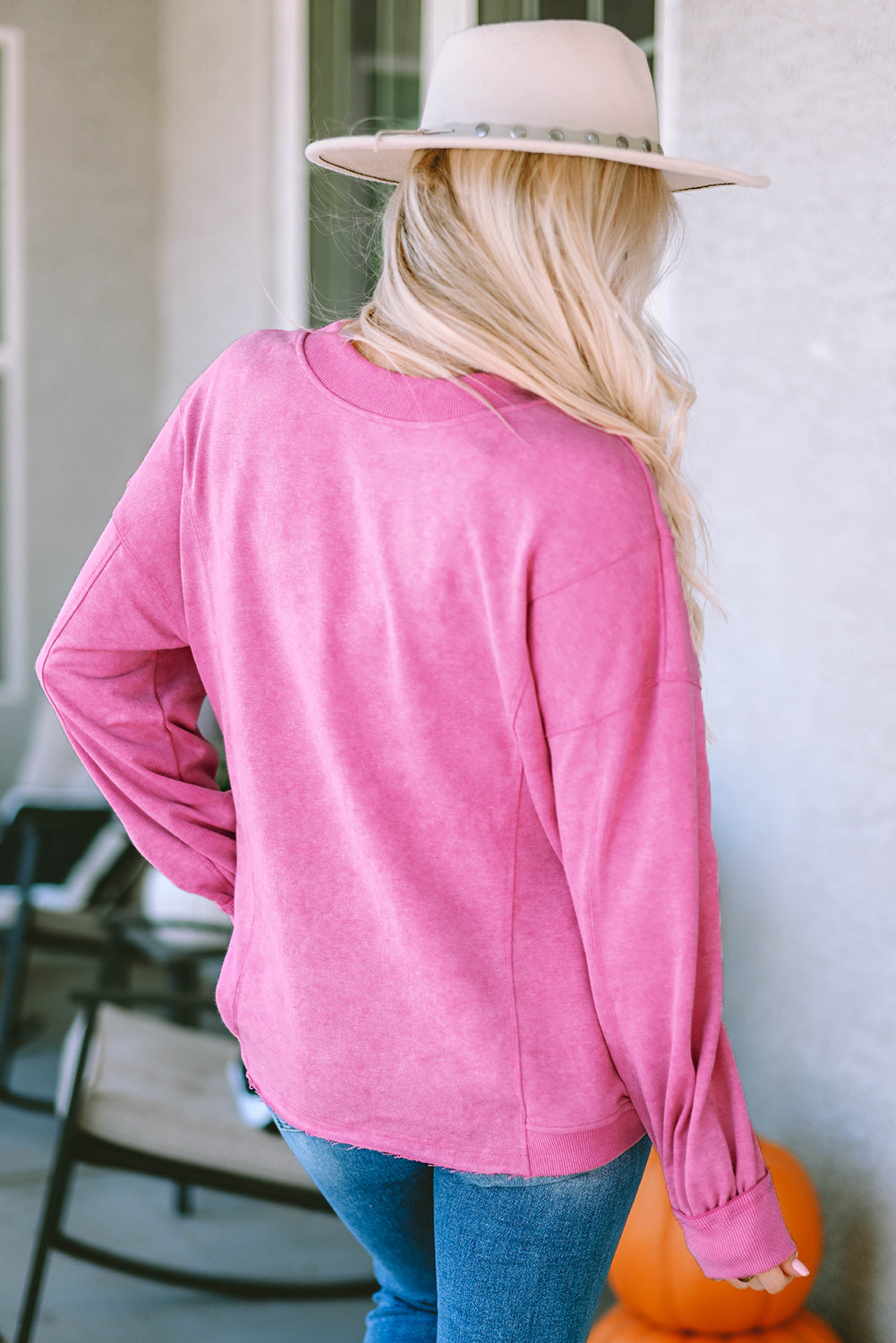 Sweat-shirt surdimensionné rouge torsadé avec coutures apparentes et dos ouvert