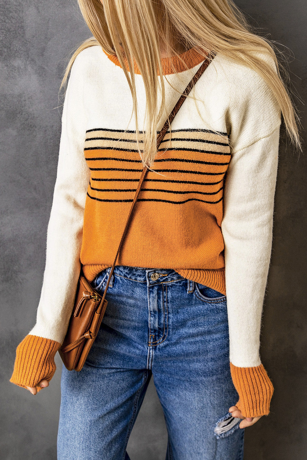 Pull col rond rayé orange color block