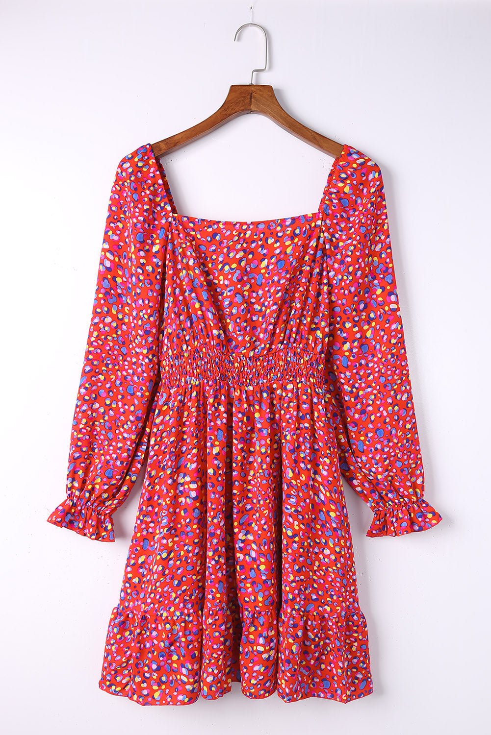 Robe fleurie de printemps rouge à col carré