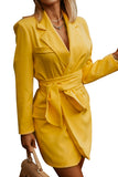 Robe blazer jaune ceinturée à manches longues