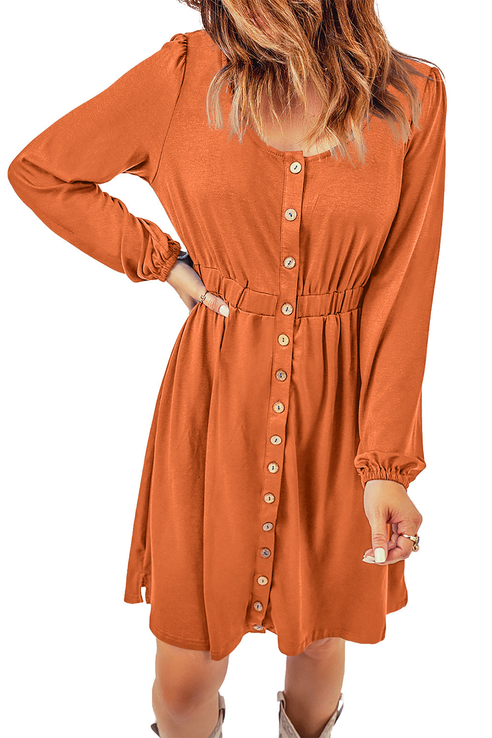 Robe orange boutonnée taille haute à manches longues