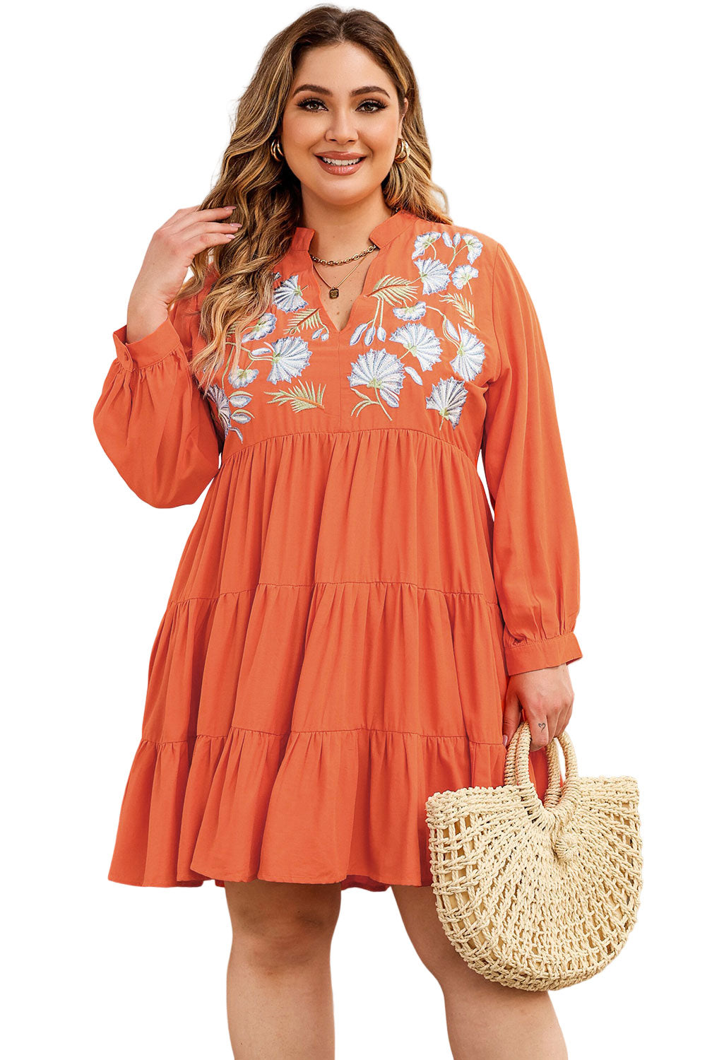 Robe orange brodée à volants et volants de grande taille