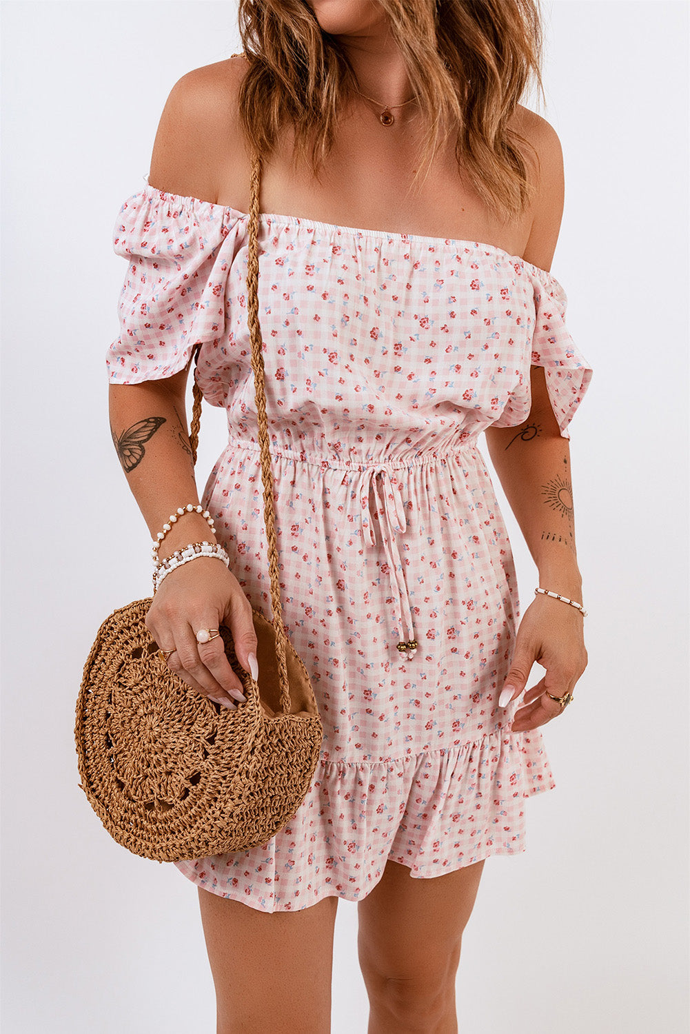 Robe florale rose à taille élastique et ourlet à volants