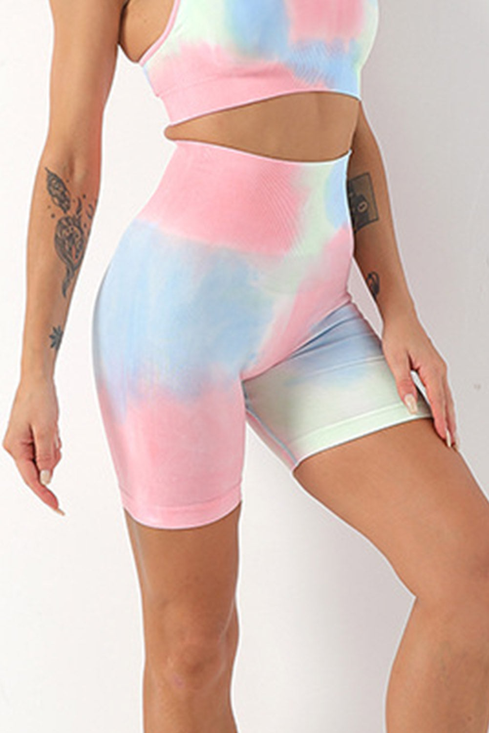 Short de yoga skinny taille haute bleu ciel tie-dye contrôle du ventre