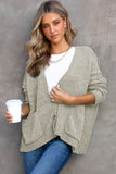 Cardigan pull gris avec poches sur le devant et boutons