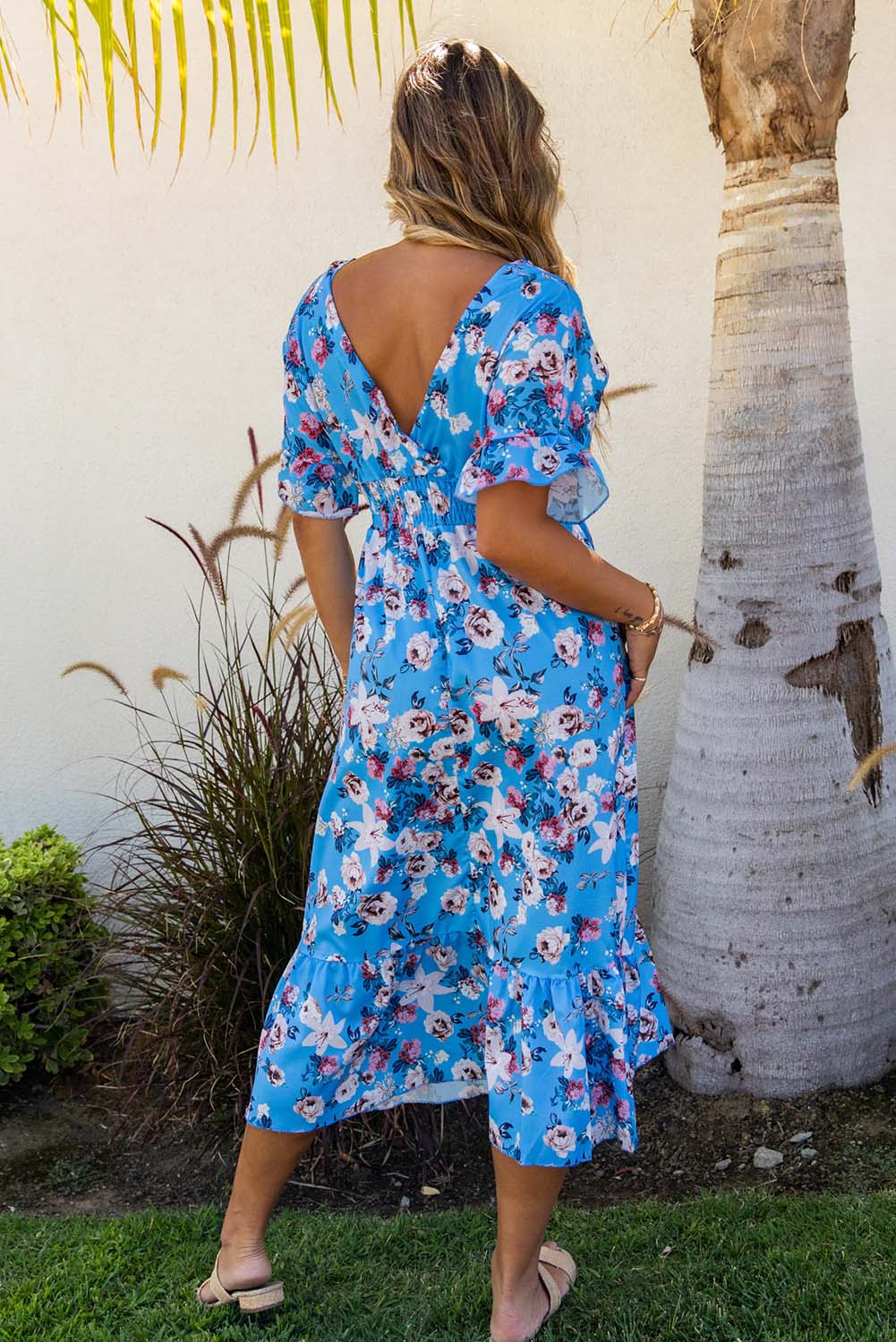 Robe longue bleue à volants et manches courtes à fleurs bohème