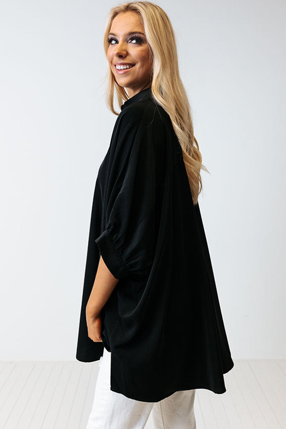 Chemise oversize noire à manches 3/4 bouffantes