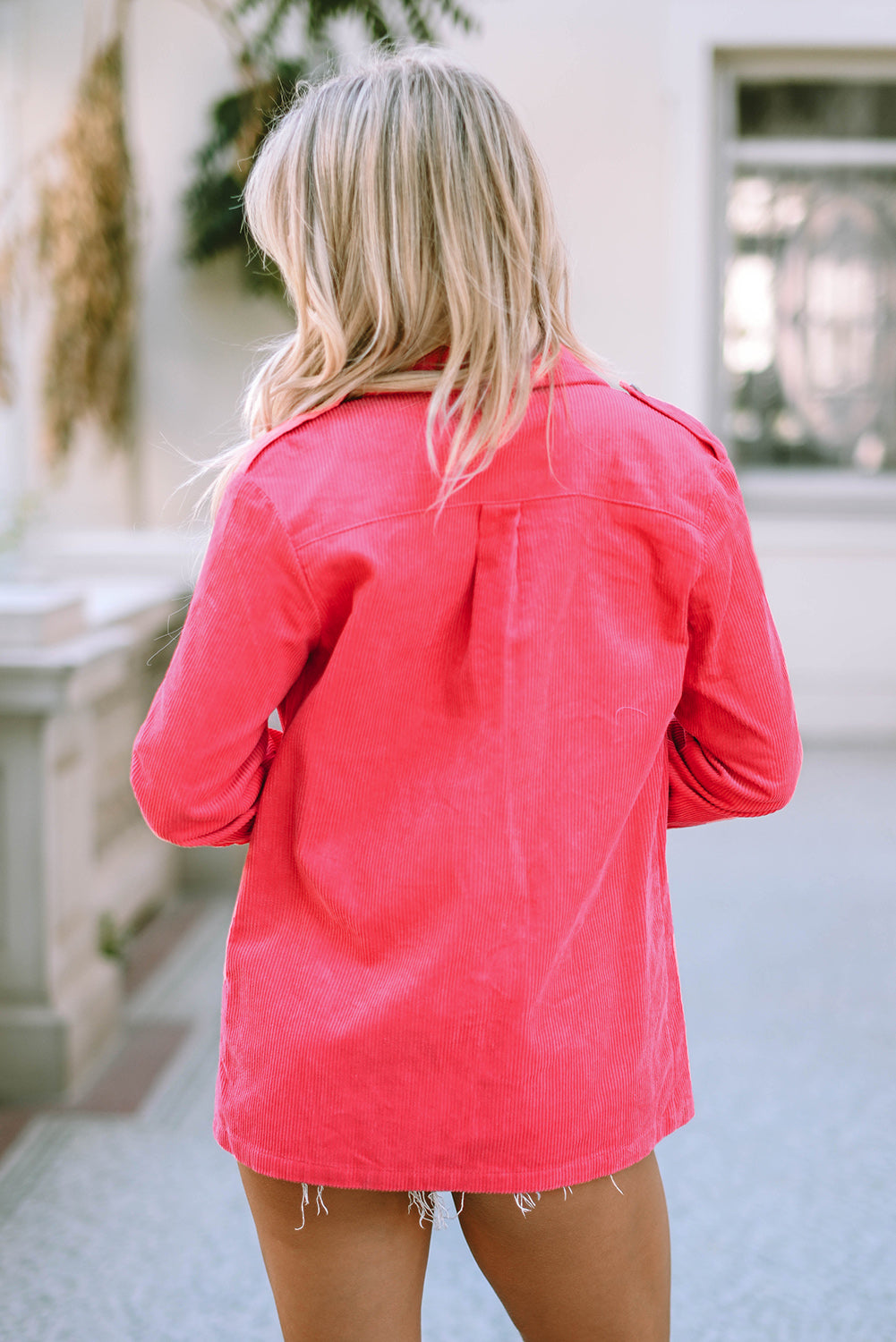 Veste en velours côtelé rose boutonnée avec poche à rabat