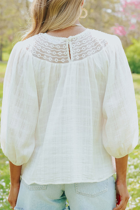 Blouse froncée contrastée en dentelle texturée blanche 