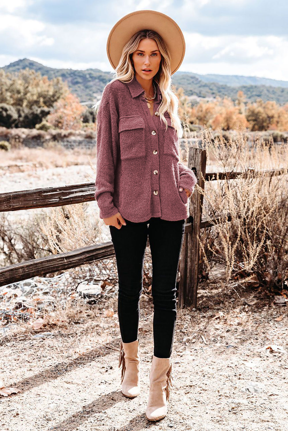 Veste texturée côtelée avec poches et boutons violets et rouges