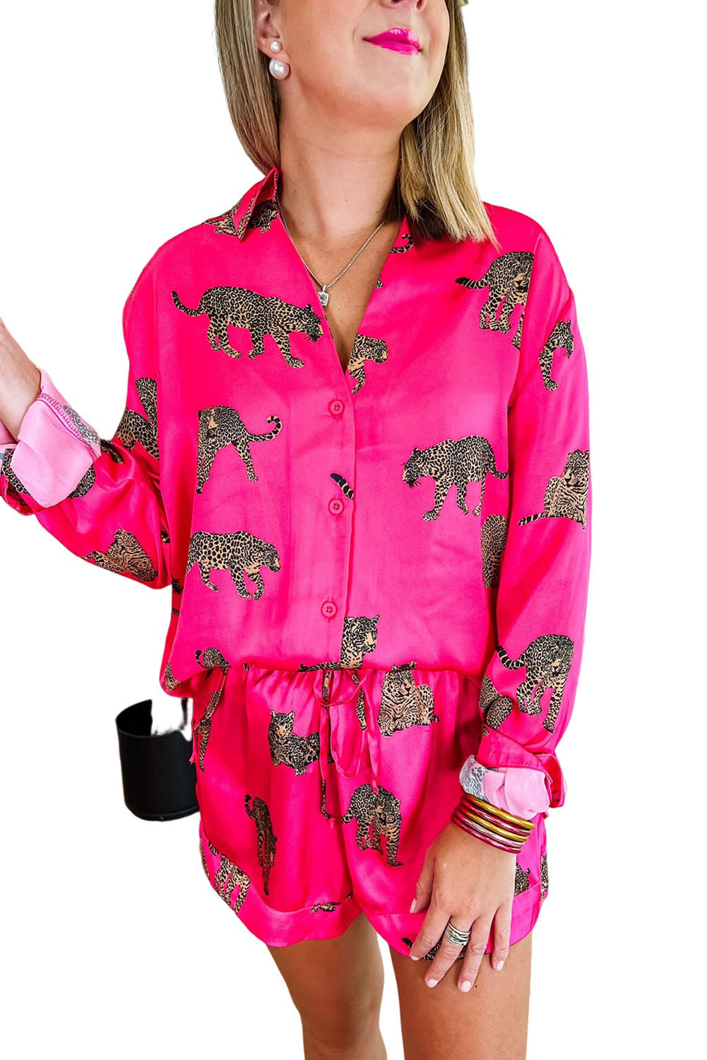 Chemise noire boutonnée en satin à imprimé animal guépard 