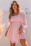 Mini-robe smockée rose à manches bouffantes et pois suisses