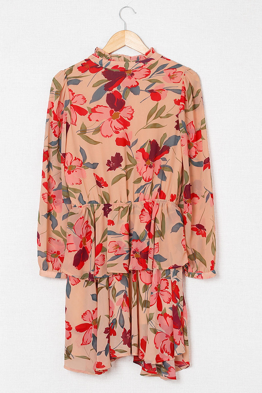 Robe florale rouge à manches longues et col à volants avec volant