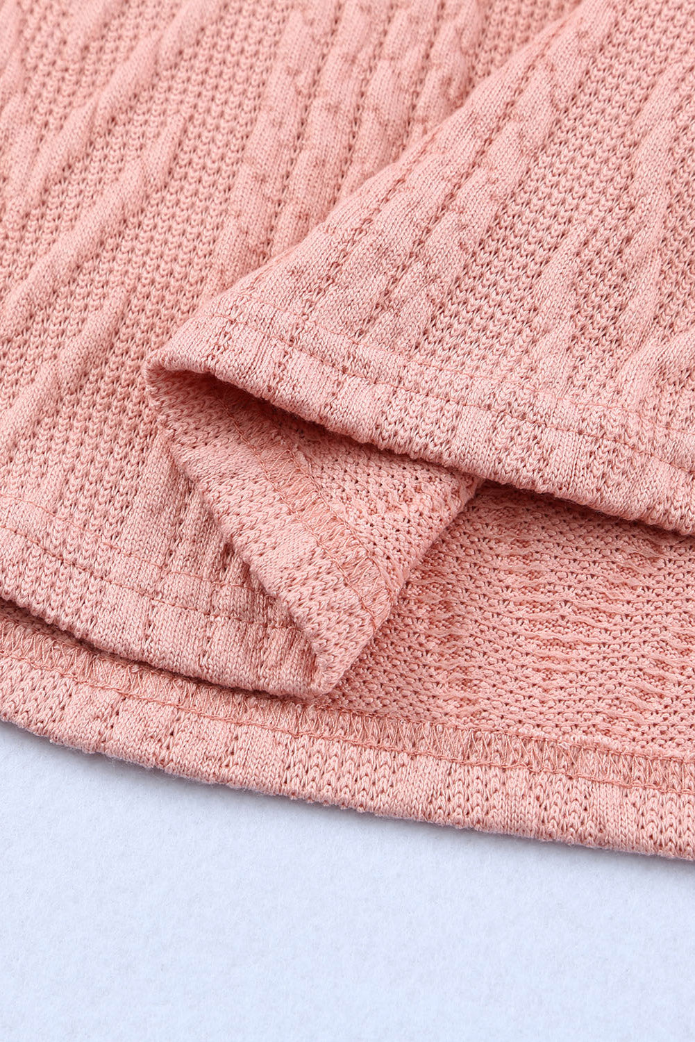 Haut en tricot texturé à manches épissées et paillettes léopard rose