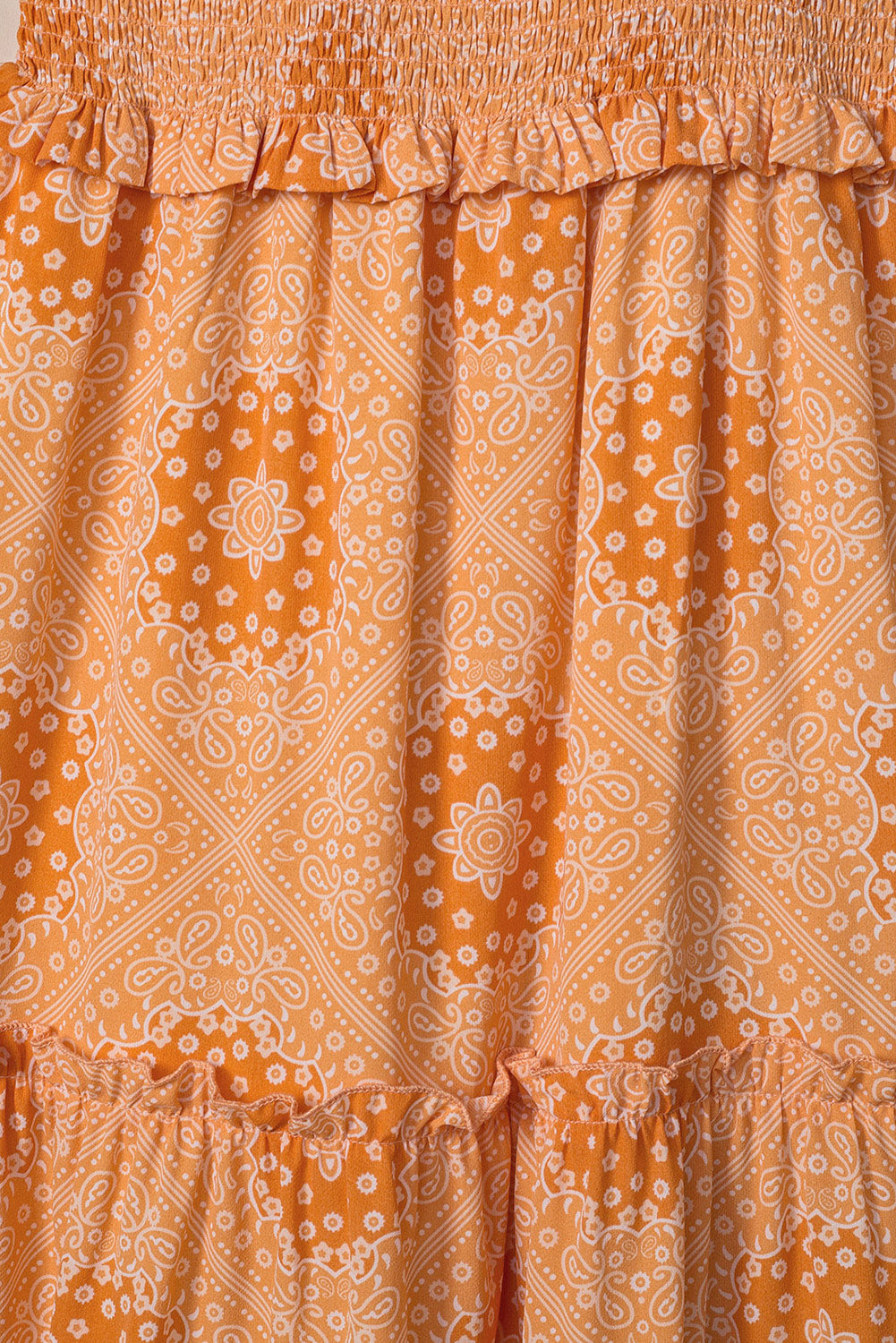 Robe longue smockée à plusieurs niveaux avec bretelles à lacets et imprimé floral style bohème orange