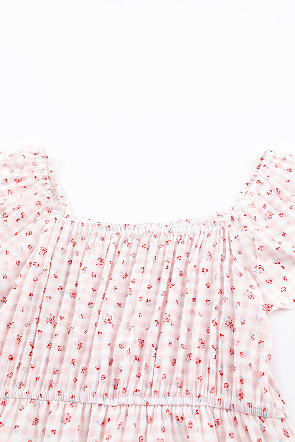 Robe florale rose à taille élastique et ourlet à volants