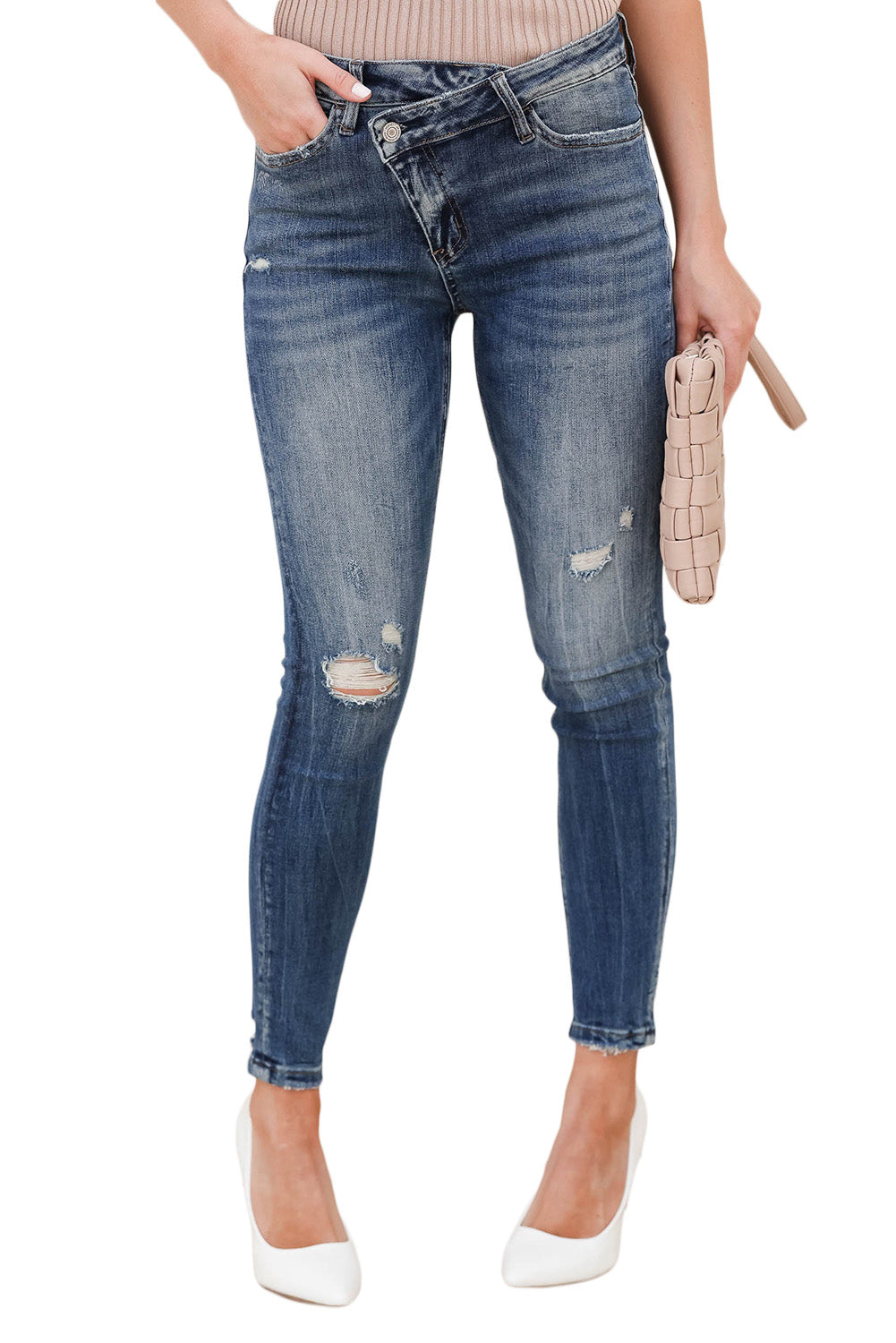 Jean skinny effet vieilli bleu ciel avec braguette zippée et bouton asymétrique