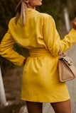 Robe blazer jaune ceinturée à manches longues