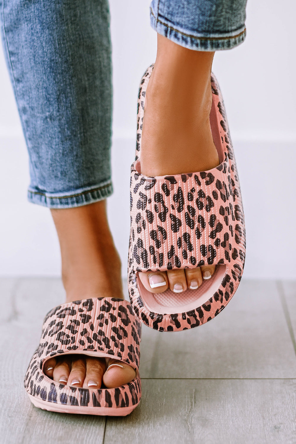 Leopard Print Thick Sole Slip On Slippers