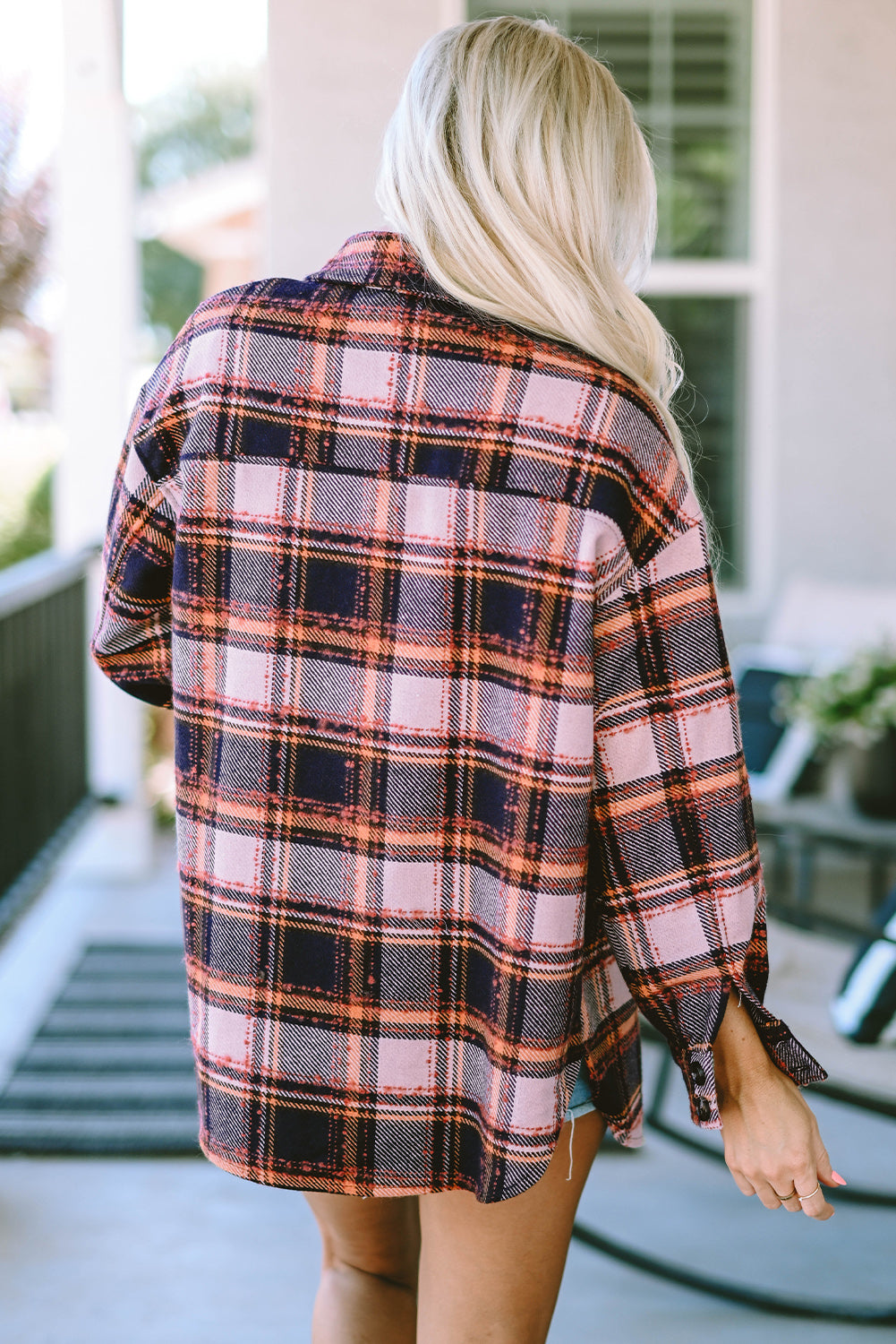 Veste à carreaux rouge surdimensionnée avec poches à rabat et fentes