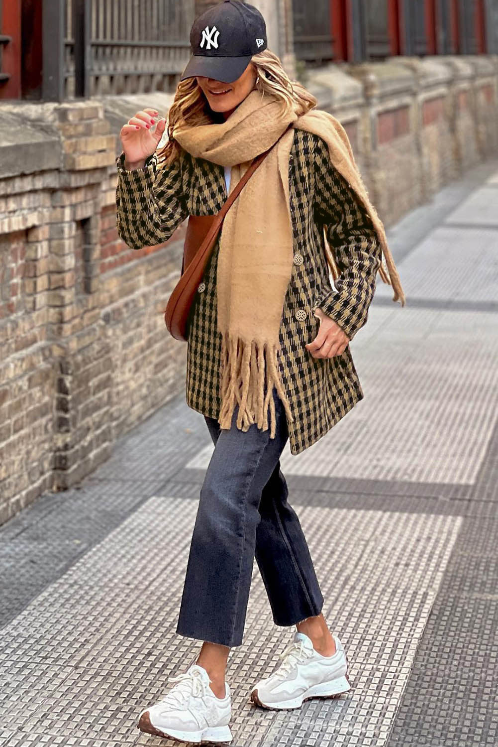 Blazer croisé en tweed marron à motif pied-de-poule et à carreaux