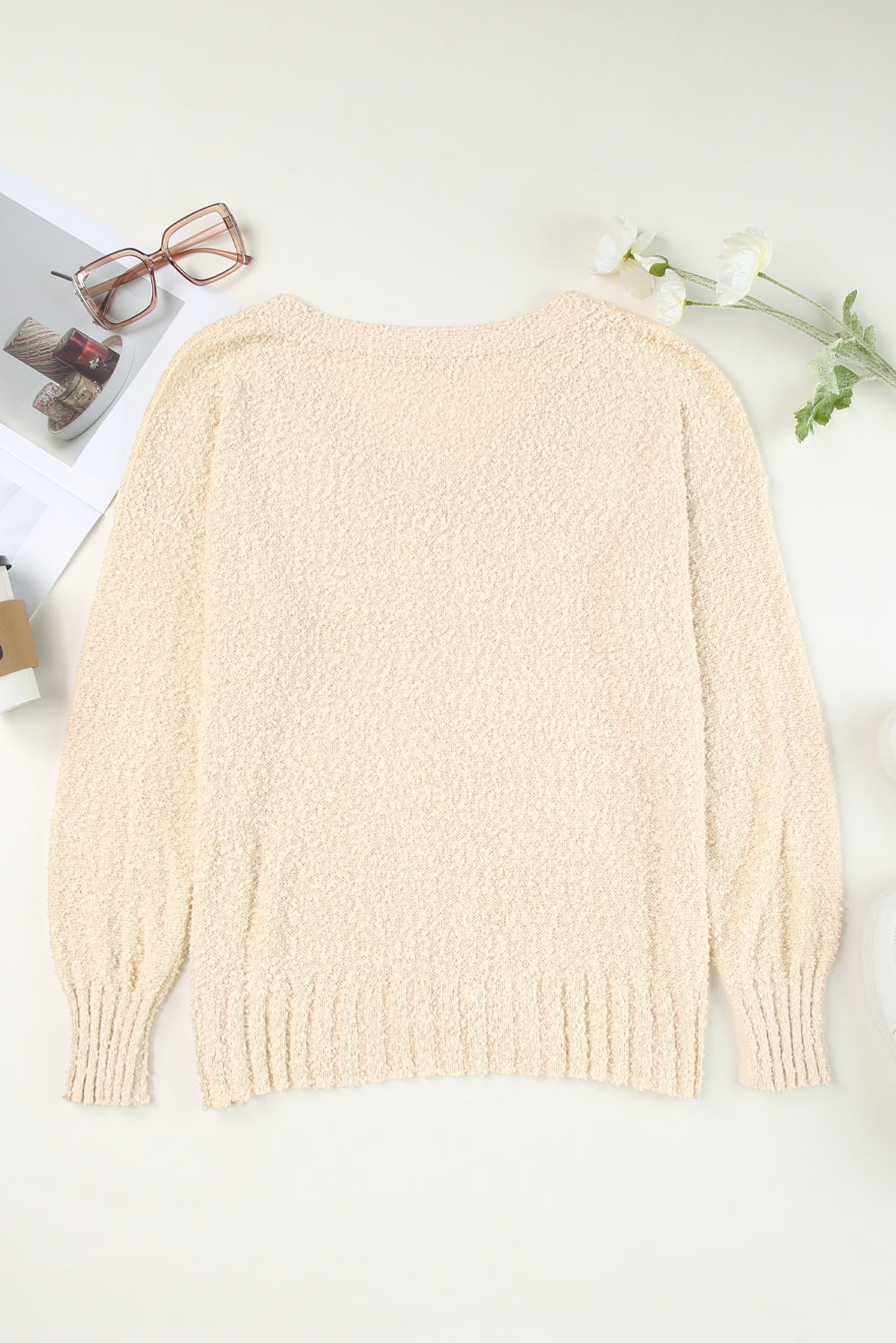 Pull beige uni flou à col en V