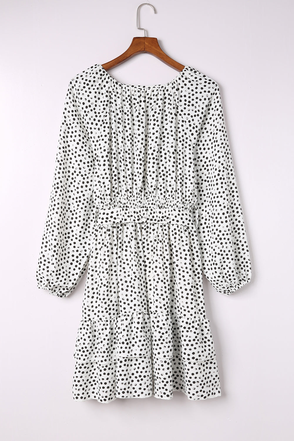 Robe blanche double épaisseur à volants et à pois