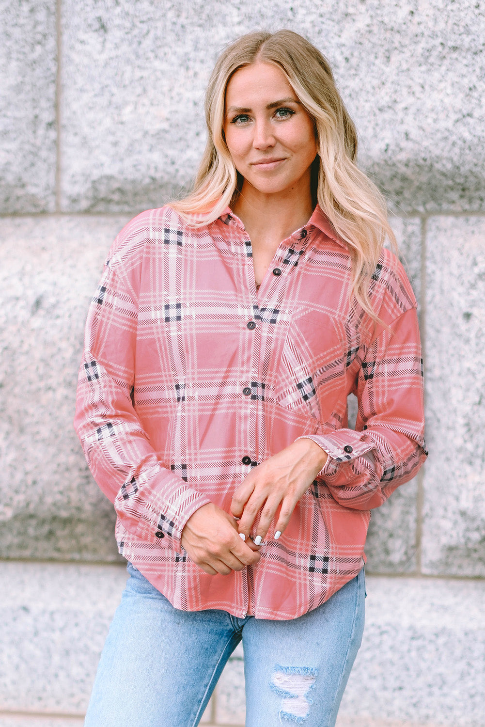 Chemise rose boutonnée sur le devant à imprimé écossais