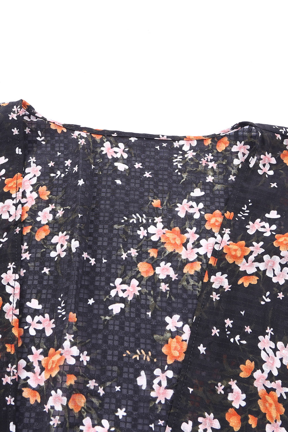 Kimono fluide noir à imprimé floral délicat