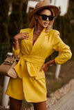 Robe blazer jaune ceinturée à manches longues