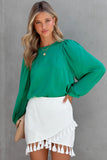 Blouse verte à col rond et manches longues bouffantes en satin