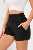 Short noir taille haute élastique avec poches latérales