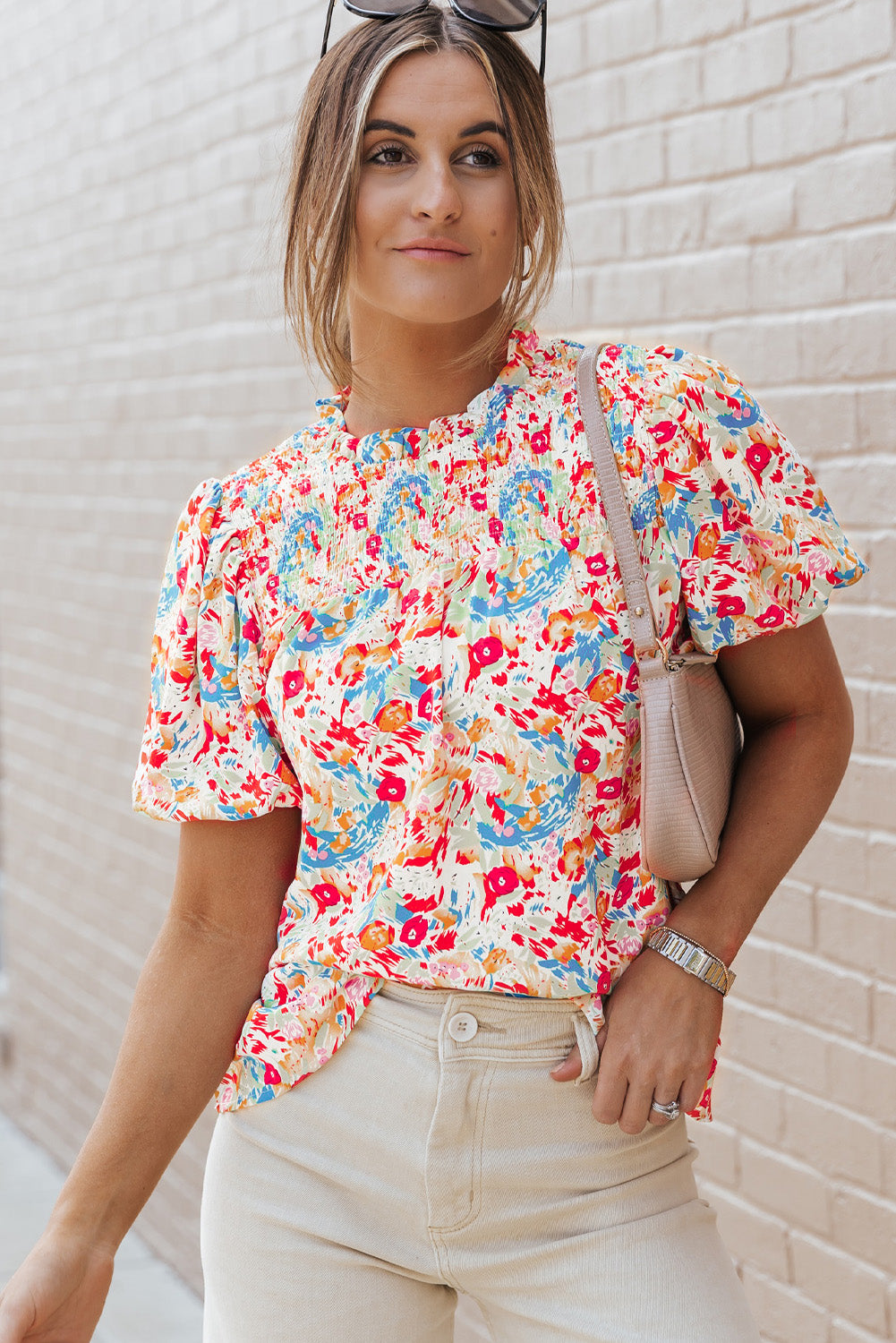 Blouse multicolore à imprimé abstrait et manches bouffantes smockées