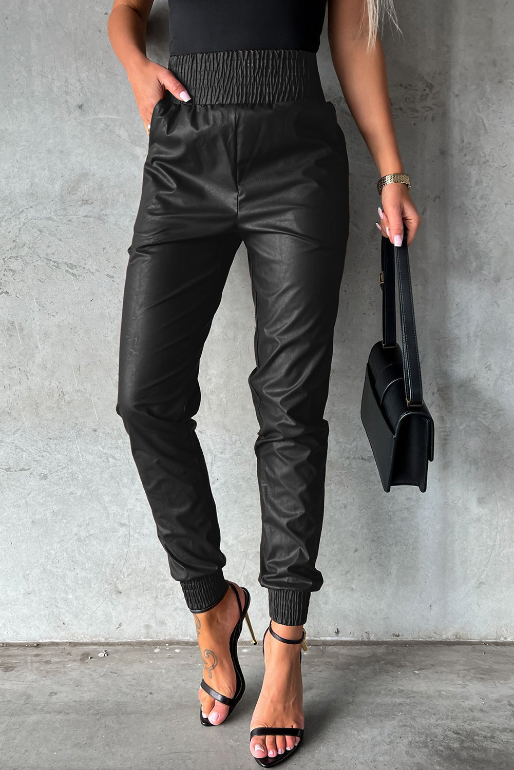 Pantalon skinny en cuir taille haute smocké marron